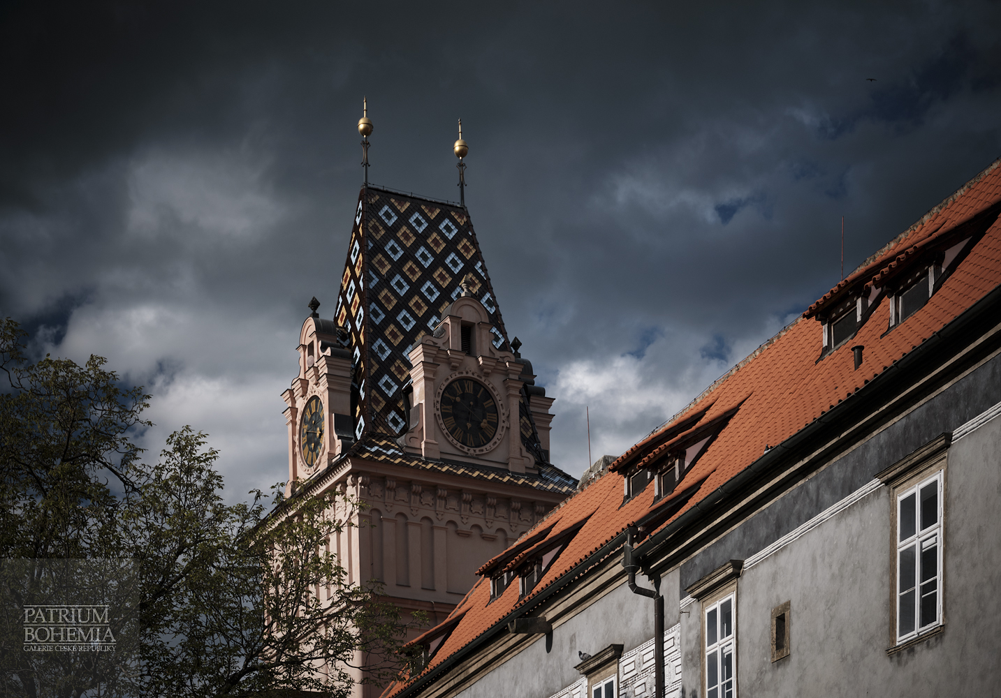 Západní křídlo zámku Brandýs nad Labem a věž.