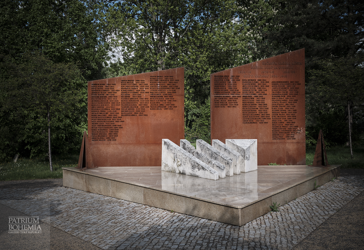 Památník obětem nacismu a bojovníkům za svobodu v Brandýse nad Labem.
