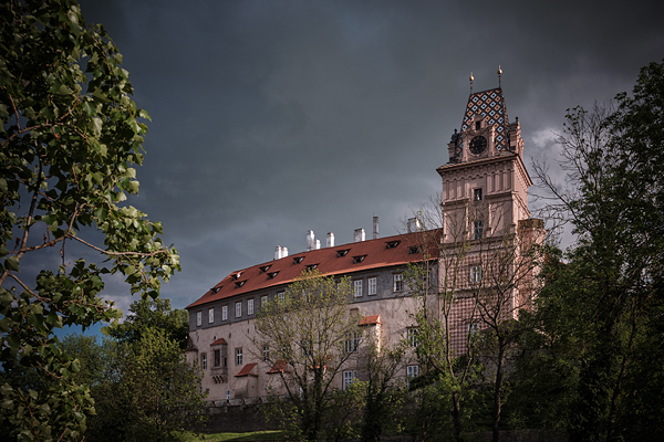 Jižní průčelí zámku Brandýs nad Labem.