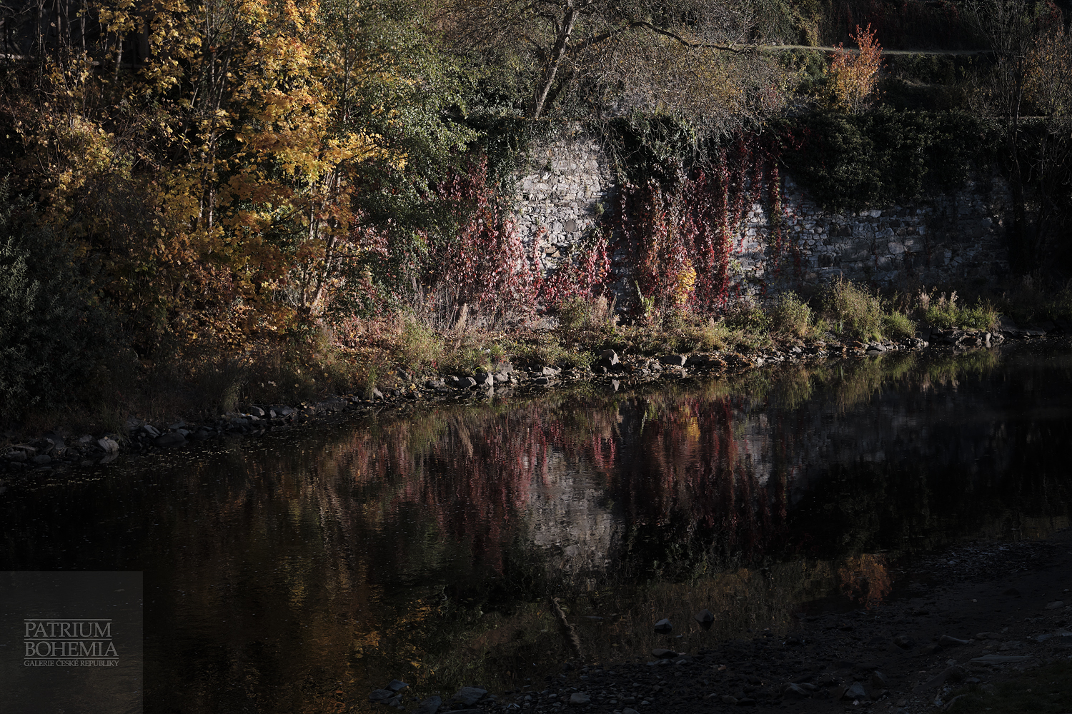 Podzimní řeka.
