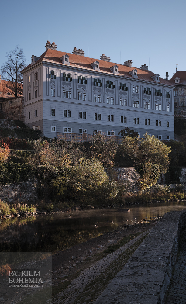 Dolní hrad a Vltava.