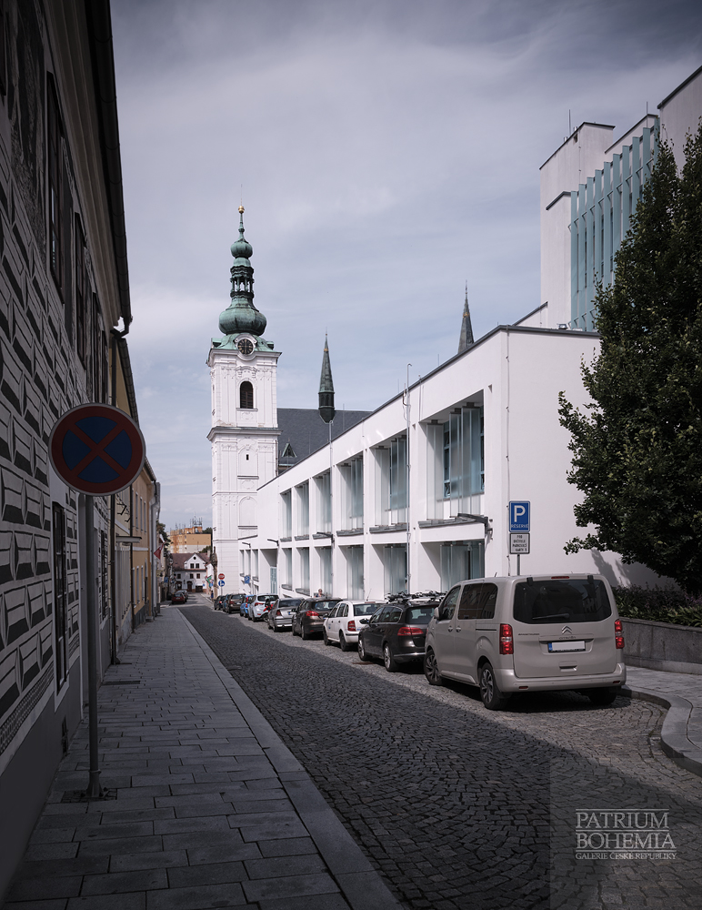 Pohled Krameriovou ulicí k Bílé věži.