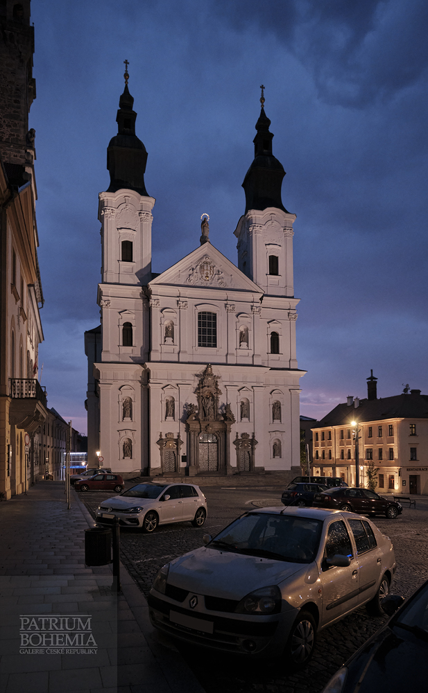 Jižní část náměstí Míru a kostel Neposkvrněného početí Panny Marie a sv. Ignáce.