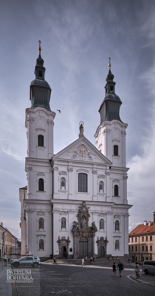 Kostel Neposkvrněného početí Panny Marie a sv. Ignáce na náměstí Míru v Klatovech.