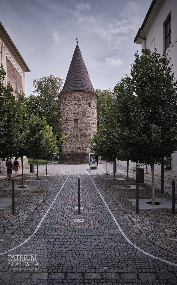 Plánická ulice, Vrchlického sady, kamenná věž Okrouhlice.