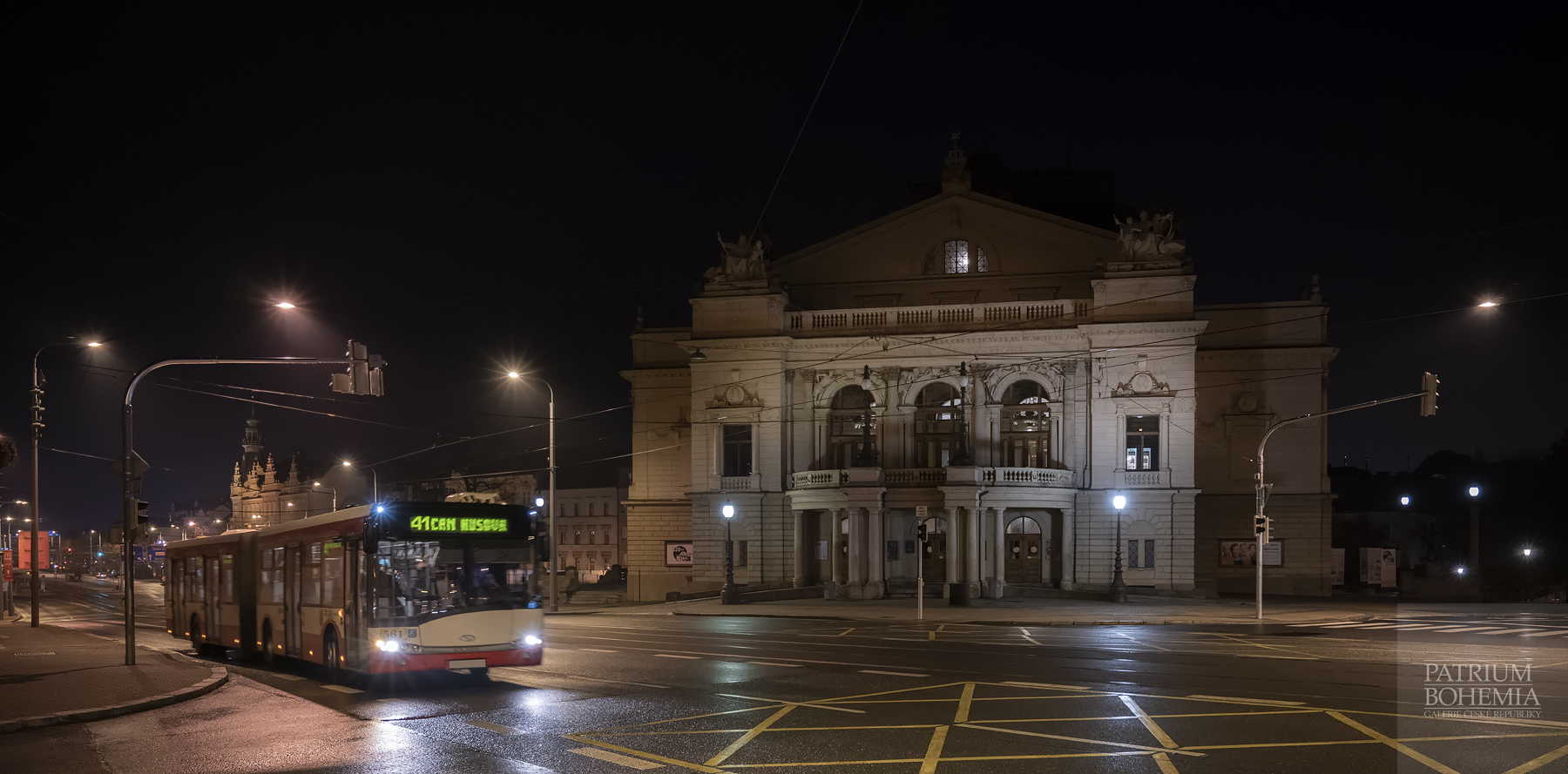 Divadlo J. K. Tyla v Plzni, historická budova, tzv. Velké divadlo. Smetanovy sady.