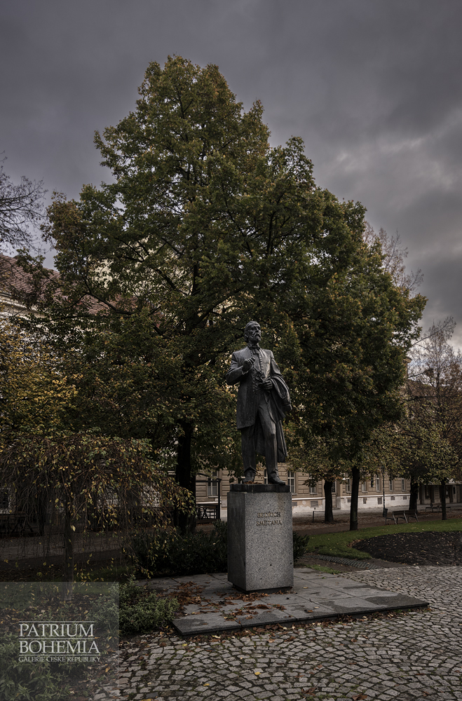 Socha hudebního skladatele Bedřicha Smetany. Plzeň.