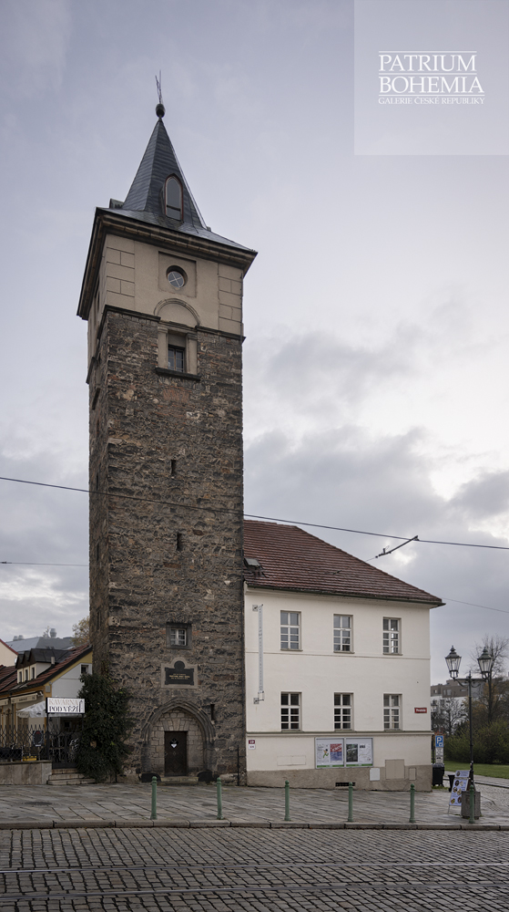 Vodárenská (Černá) věž, vpravo vodární dům. Plzeň.