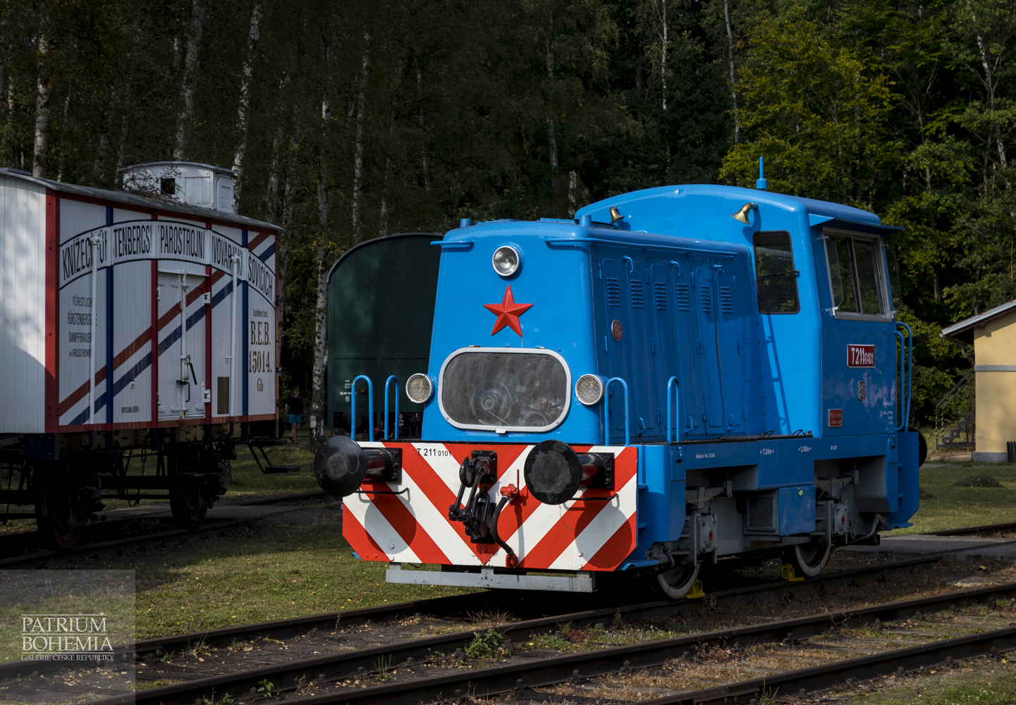 Posunovací lokomotiva T211 0101. Železniční muzeum v Lužné u Rakovníka.